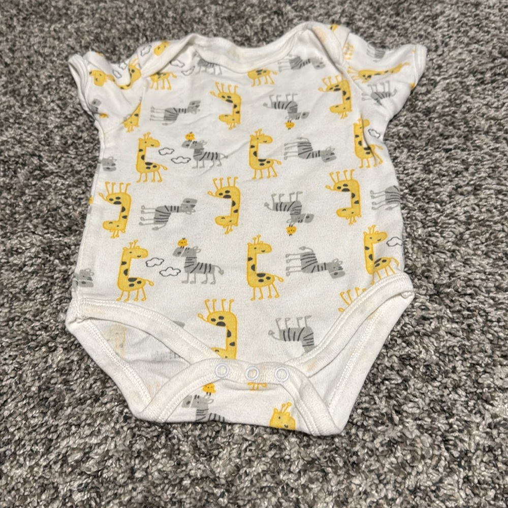 Bundle of 3-6mo clothing - Picture 6 of 13